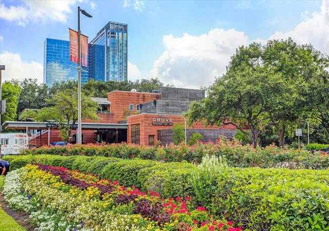 2nd image of 1111 Caroline St, Houston, TX 77010