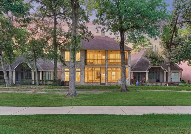Photo 2 of Single family home for sale at 102 Winthrop Harbor S, Montgomery, TX 77356 | MLS# 37168515 | Listing updated on 2026-09-20