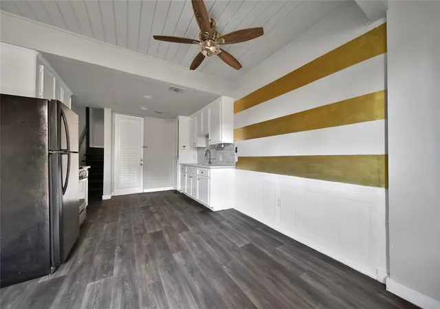 3rd image of 28 Lakeway St, Conroe, TX 77304 | MLS# 76252079