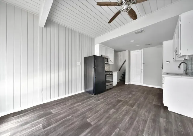 4th image of 28 Lakeway St, Conroe, TX 77304 | MLS# 76252079