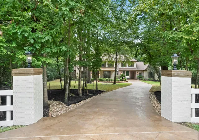 Photo 2 of Single family home for sale at 10332 Hunter Crk Ln, Conroe, TX 77304 | MLS# 88202263 | Listing updated on 2026-09-01