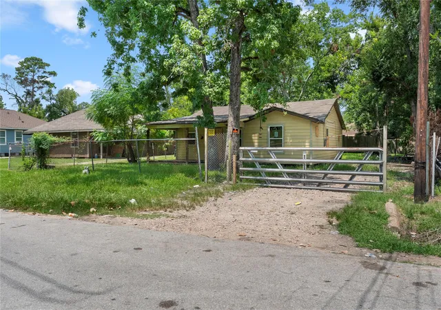 Photo 2 of Single family home for sale at 9313 Sherbourne St, Houston, TX 77016 | MLS# 35995781 | Listing updated on 2026-06-19
