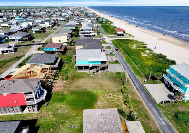 2nd image of 2585 Holiday Dr, Port Bolivar, TX 77650 | MLS# 4618336