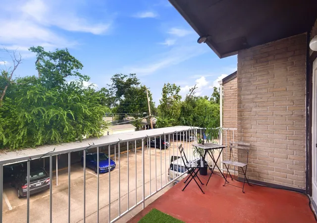 2nd image of 2011 Spenwick Dr, Houston, TX 77055