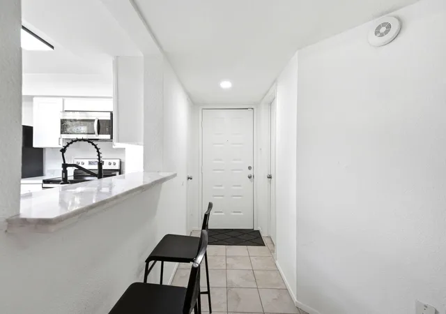 4th image of 2011 Spenwick Dr #425, Houston, TX 77055 | MLS# 80545737