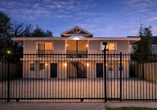 1st image of 1421 Marshall St, Houston, TX 77006 | MLS# 11657272