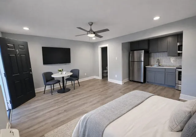 2nd image of 1421 Marshall St, Houston, TX 77006 | MLS# 11657272