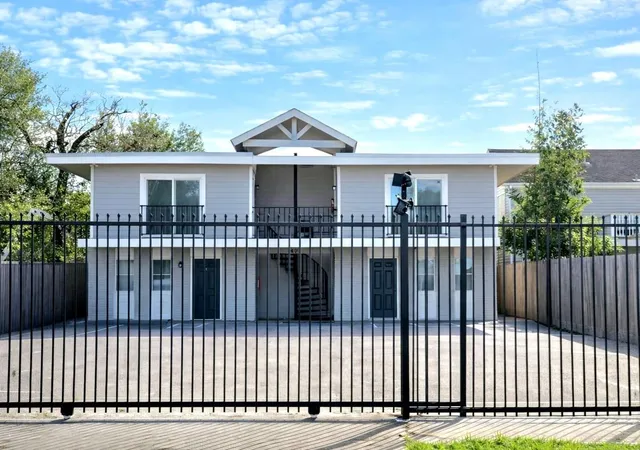 7th image of 1421 Marshall St, Houston, TX 77006 | MLS# 11657272