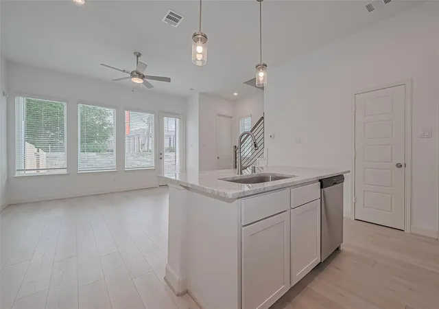 5th image of 8911 Grovner Pl, Houston, TX 77055 | MLS# 57606372