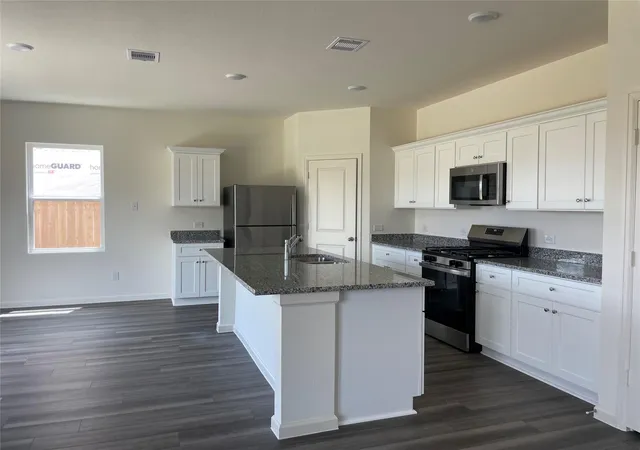 Photo 3 of Single family home for sale at 3223 Diamond View Ln, Angleton, TX 77515 | MLS# 27241016 | Listing updated on 2026-09-17