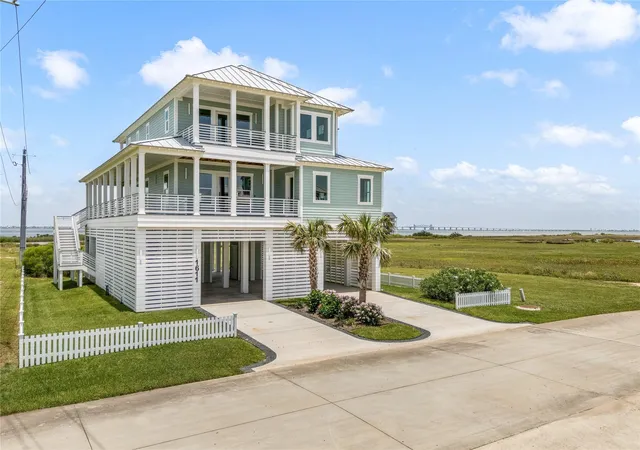 Photo 1 of Single family home for sale at 1611 Brown Pelican Bnd, Galveston, TX 77554 | MLS# 35965452 | Listing updated on 2026-08-07