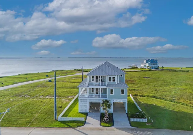 Photo 3 of Single family home for sale at 1611 Brown Pelican Bnd, Galveston, TX 77554 | MLS# 35965452 | Listing updated on 2026-08-07