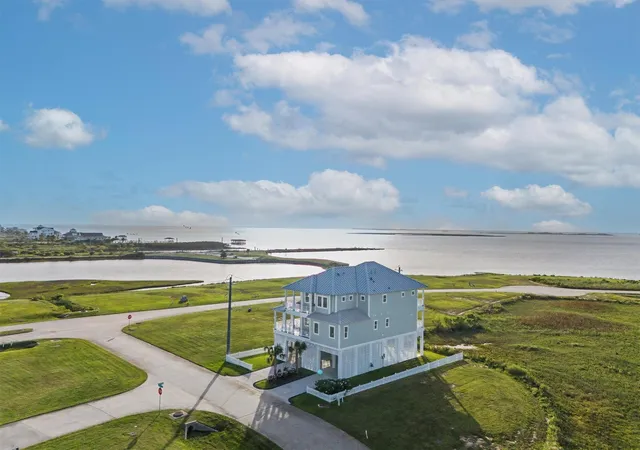 Photo 3 of Single family home for sale at 1611 Brown Pelican Bnd, Galveston, TX 77554 | MLS# 35965452 | Listing updated on 2026-08-07