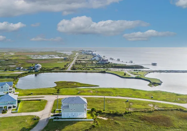 Photo 4 of Single family home for sale at 1611 Brown Pelican Bnd, Galveston, TX 77554 | MLS# 35965452 | Listing updated on 2026-08-07