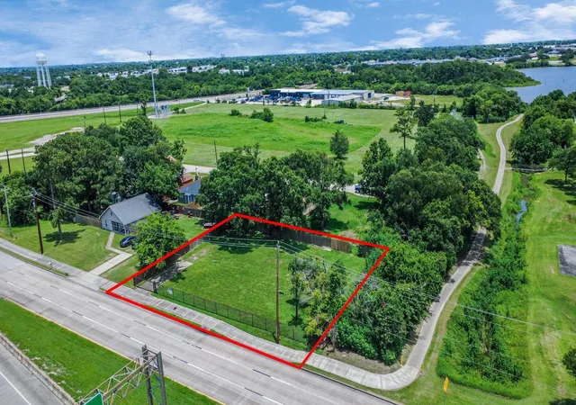 14th image of 302 N Hwy 146, Baytown, TX 77520 | MLS# 13187720