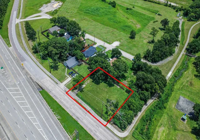 2nd image of 302 N Hwy 146, Baytown, TX 77520 | MLS# 13187720