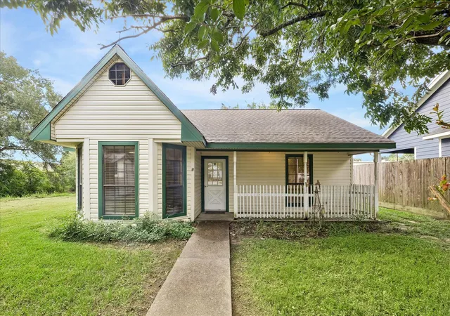 1st image of 512 Texas St, Tomball, TX 77375 | MLS# 27217397