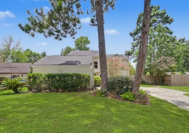 Photo 2 of Single family home for sale at 17915 Tall Cypress Dr, Spring, TX 77388 | MLS# 67617268 | Listing updated on 2026-09-20