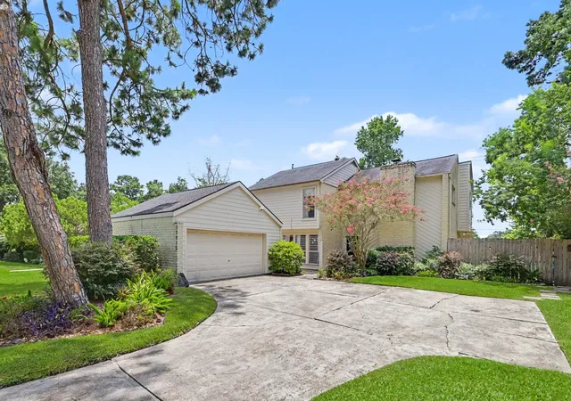 Photo 3 of Single family home for sale at 17915 Tall Cypress Dr, Spring, TX 77388 | MLS# 67617268 | Listing updated on 2026-09-20