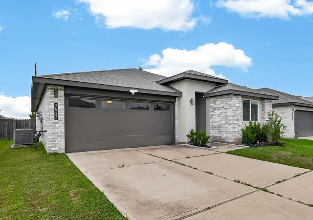 Photo 2 of Single family home for sale at 7523 Keystone Blossom Trl, Richmond, TX 77407 | MLS# 10052240 | Listing updated on 2026-09-17