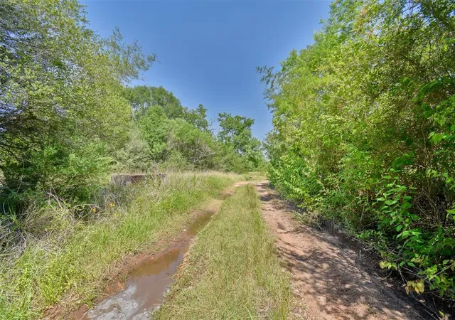 Photo 3 of Sale Pending at 1721 Columbus Rd, Sealy, TX 77474 | MLS# 56930188 | Listing updated on 2026-07-13