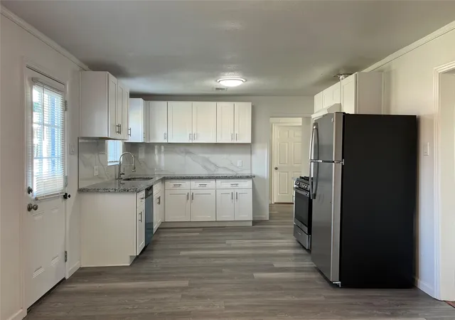 Photo 3 of Single family home for sale at 2302 35th Avenue N, Texas City, TX 77590 | MLS# 23985243 | Listing updated on 2026-08-30