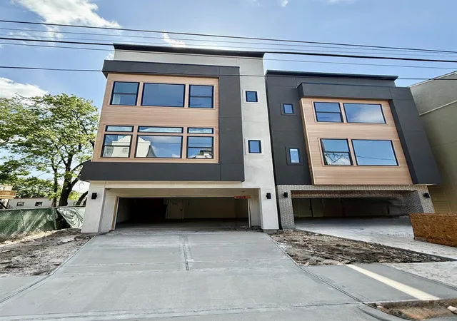 Photo 3 of Single family home for sale at 3909 Driscoll St, Houston, TX 77098 | MLS# 91320680 | Listing updated on 2026-09-11