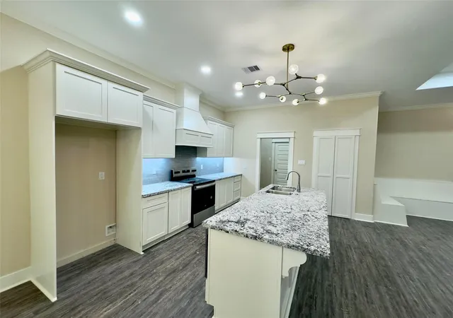 2nd image of 10730 Vinson St, Beaumont, TX 77713 | MLS# 84137489