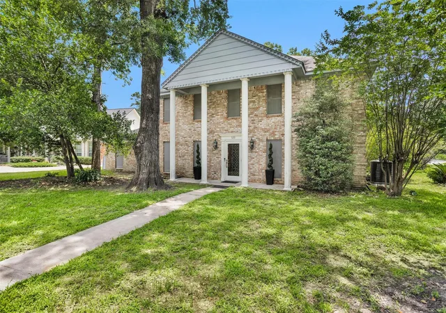 Photo 2 of Single family home for sale at 520 Beauregard Dr, Conroe, TX 77302 | MLS# 65053798 | Listing updated on 2026-09-17