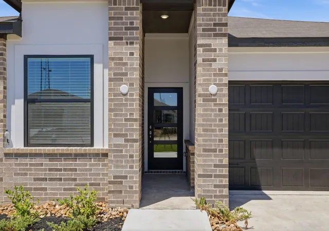 Photo 3 of Single family home for sale at 1520 Jean Meadow Dr, Rosenberg, TX 77471 | MLS# 9377567 | Listing updated on 2026-09-12