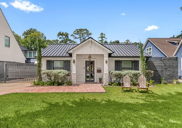 1st image of 1054 Gardenia Dr, Houston, TX 77018 | MLS# 30402776