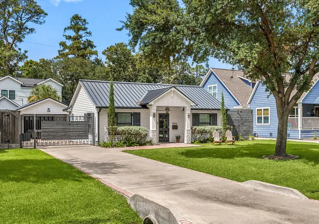 3rd image of 1054 Gardenia Dr, Houston, TX 77018 | MLS# 30402776