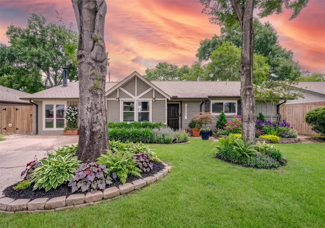 2nd image of 3006 Helberg Rd, Houston, TX 77092 | MLS# 67882346