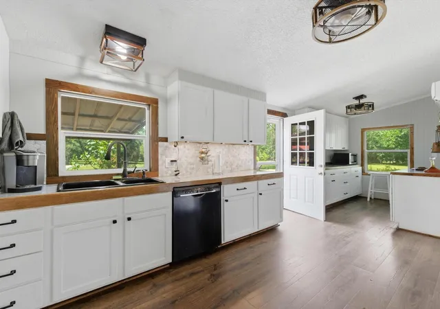 5th image of 27855 Kresdorn Rd, Hockley, TX 77447 | MLS# 98904980