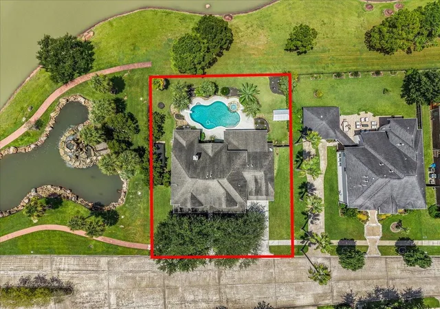 Photo 4 of Single family home for sale at 1618 Stoney Lake Dr, Friendswood, TX 77546 | MLS# 49845414 | Listing updated on 2026-10-10