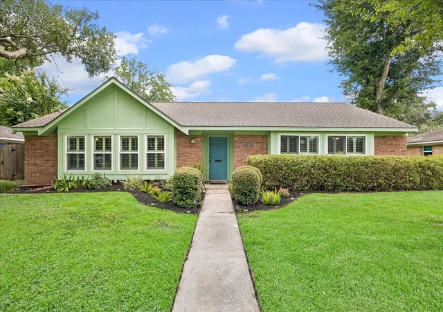 Photo 1 of Single family home for sale at 8114 Twin Hills Dr, Houston, TX 77071 | MLS# 46813608 | Listing updated on 2026-08-02
