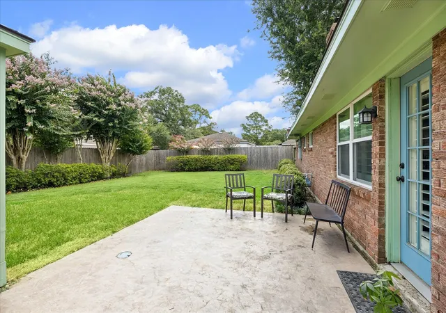Photo 4 of Single family home for sale at 8114 Twin Hills Dr, Houston, TX 77071 | MLS# 46813608 | Listing updated on 2026-08-02