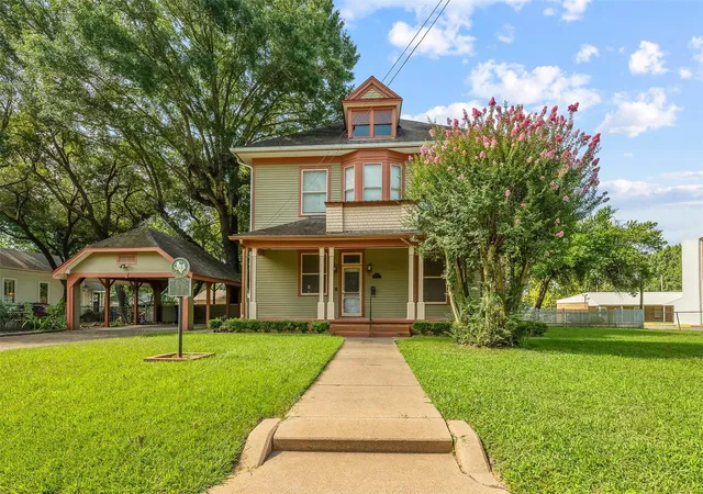 Homes for sale in Crockett, TX | 717 E Houston Ave, Crockett, TX 75835 | MLS# 56461006
