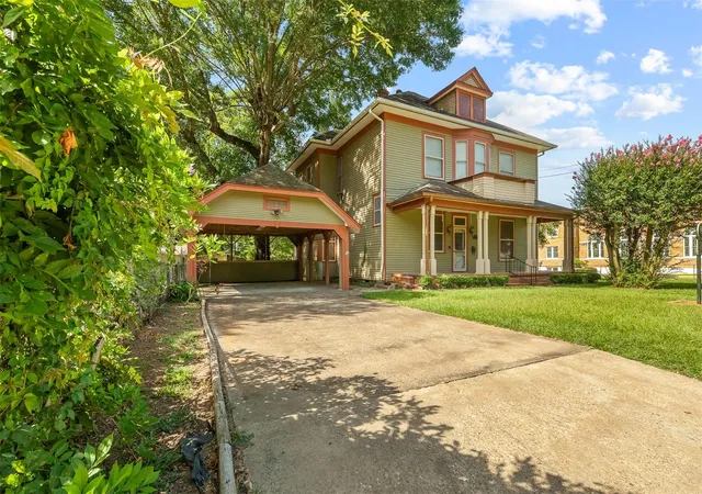 Homes for sale in Crockett, TX | 717 E Houston Ave, Crockett, TX 75835 | MLS# 56461006