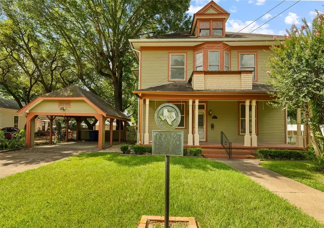 Homes for sale in Crockett, TX | 717 E Houston Ave, Crockett, TX 75835 | MLS# 56461006