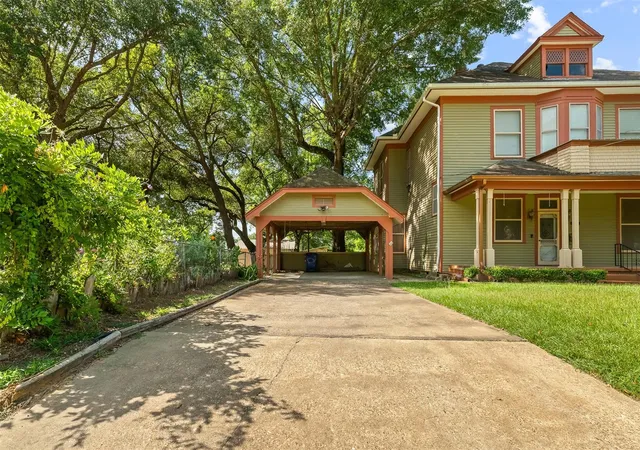 Homes for sale in Crockett, TX | 717 E Houston Ave, Crockett, TX 75835 | MLS# 56461006