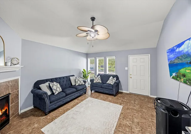 3rd image of 5623 Cinnamon Lake Dr, Baytown, TX 77521 | MLS# 45475139