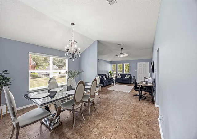 5th image of 5623 Cinnamon Lake Dr, Baytown, TX 77521 | MLS# 45475139