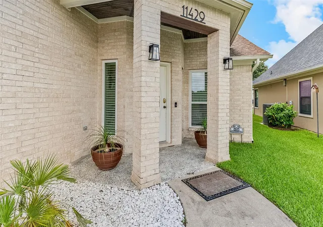4th image of 11429 Outrigger Dr, Willis, TX 77318 | MLS# 91036759