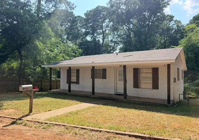 Photo 1 of Single family home for sale at 103 N Pineview Ter, Crockett, TX 75835 | MLS# 95677830 | Listing updated on 2026-08-29