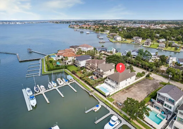 Photo 3 of Single family home for sale at 2230 Marina Way, Kemah, TX 77565 | MLS# 54595518 | Listing updated on 2026-07-17