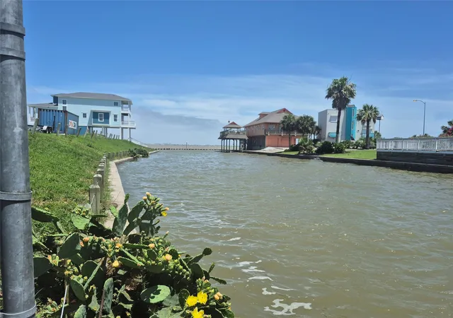 4th image of Tbd Lot 2 Tiki Is Kona Or Ih45, Galveston, TX 77554 | MLS# 19747093