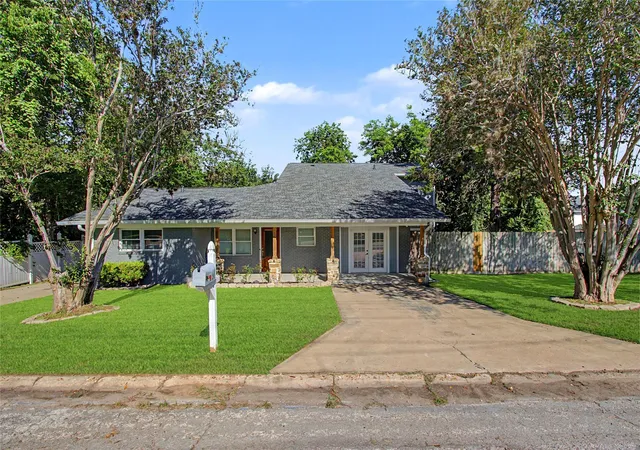 1st image of 241 S Masonic St, Bellville, TX 77418 | MLS# 57502226