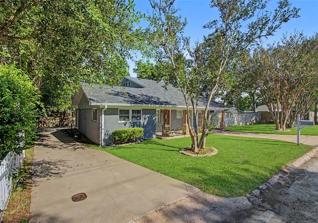 2nd image of 241 S Masonic St, Bellville, TX 77418 | MLS# 57502226