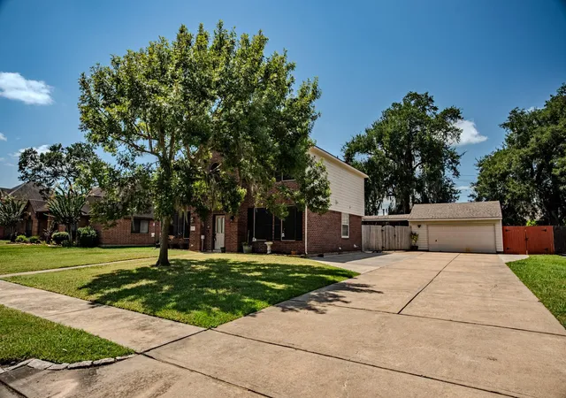 Photo 2 of Single family home for sale at 57 N Calla Lily Ct, Lake Jackson, TX 77566 | MLS# 7911706 | Listing updated on 2026-09-09